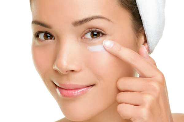 Guide on Eye Serum vs Eye Cream — Which is Better